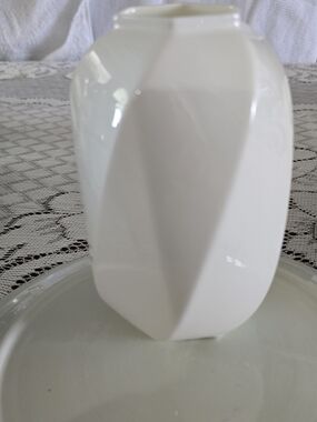 Mikasa Bone China White Classique Hexagonal Swirl Vase, model Y1500
